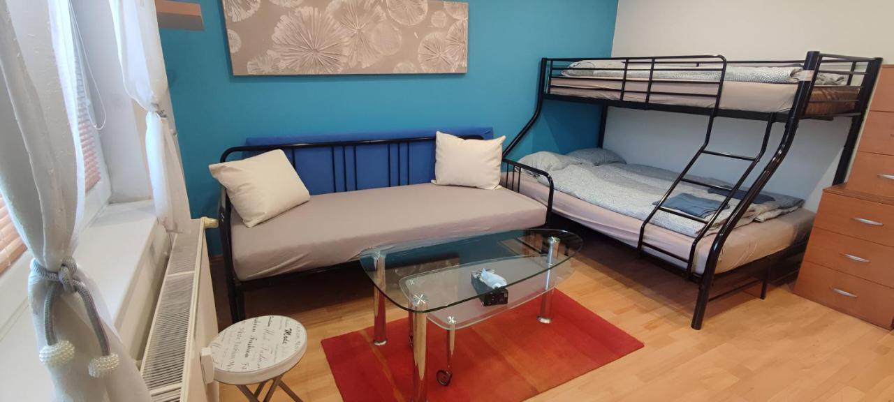 Blue Apartment In City Center, Best Location บราติสลาวา ภายนอก รูปภาพ