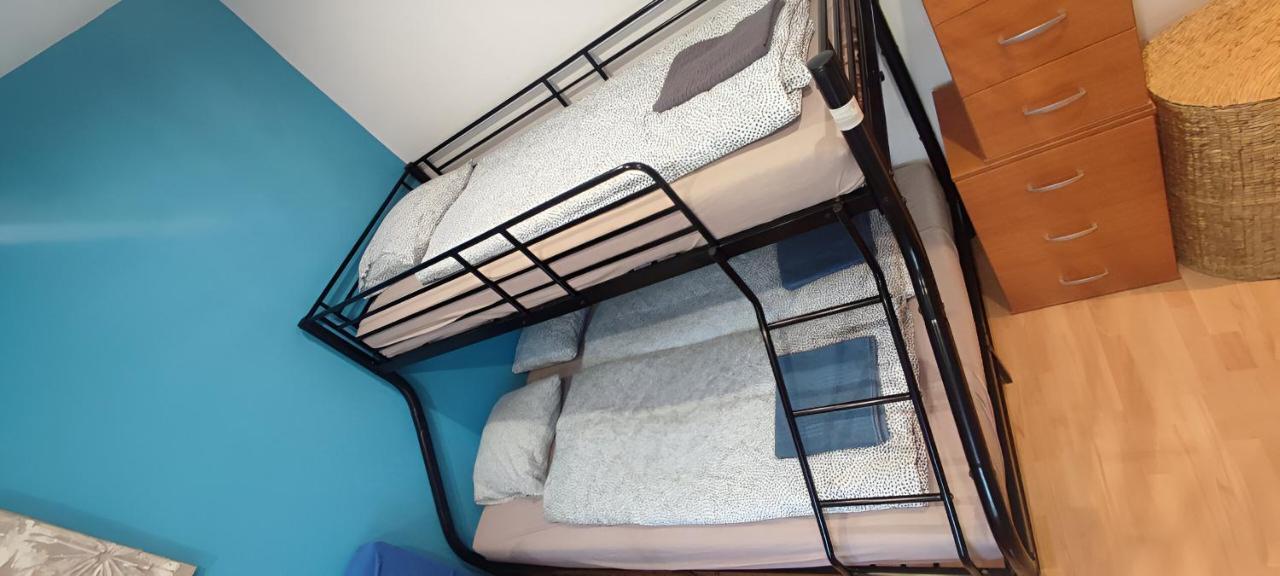 Blue Apartment In City Center, Best Location บราติสลาวา ภายนอก รูปภาพ